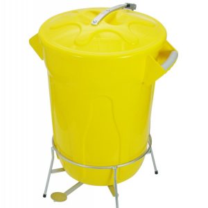 JJ.E8A - LIXEIRA PLÁSTICA COM PEDAL EM AÇO 40L